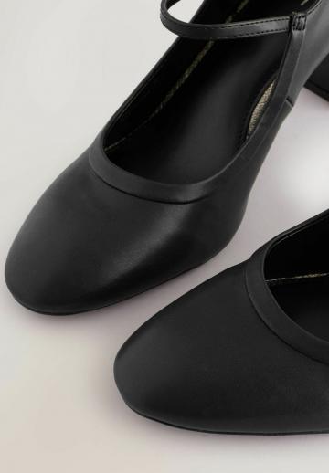 Туфли с ремешком