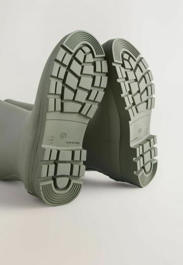 Резиновые сапоги