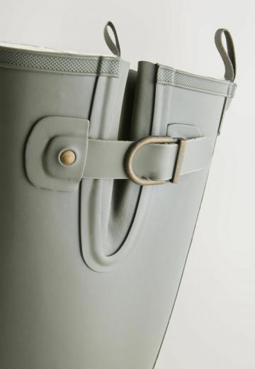 Резиновые сапоги