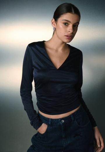 Атласная блузка