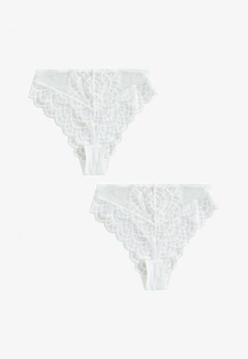 Трусы на бедрах