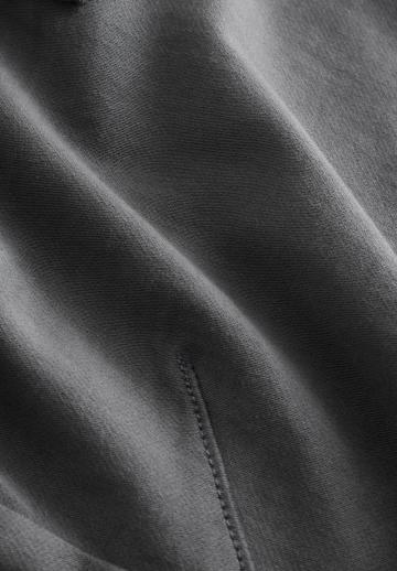 Брюки с накладными карманами