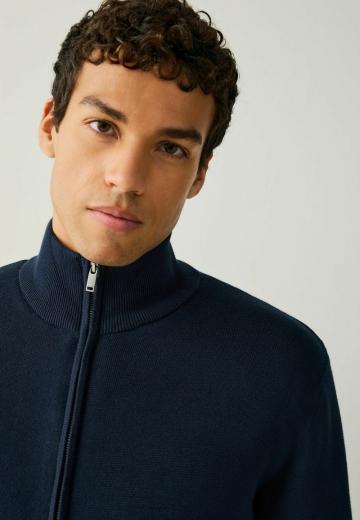 Вязаная кофта