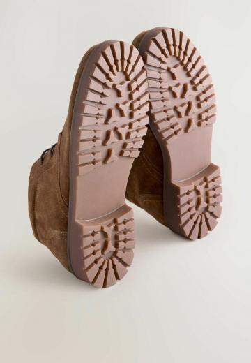 Ботинки на шнуровке