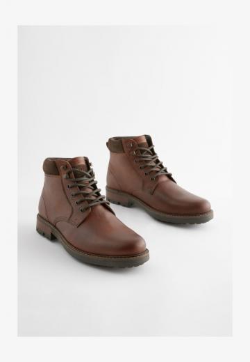 Ботинки на шнуровке