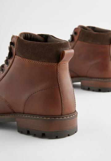 Ботинки на шнуровке