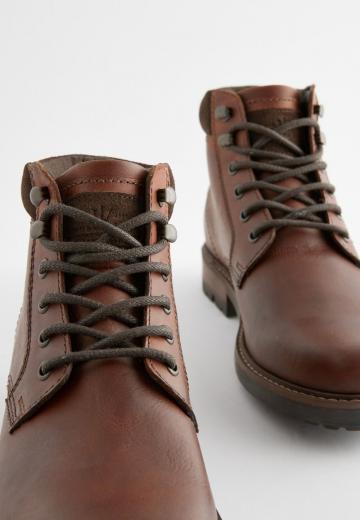 Ботинки на шнуровке