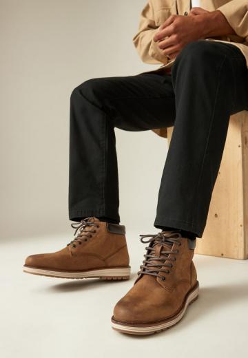 Ботинки на шнуровке