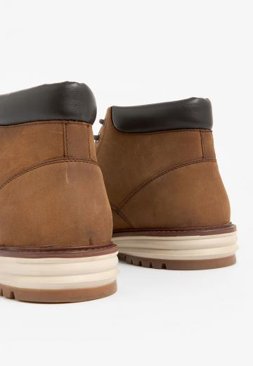 Ботинки на шнуровке