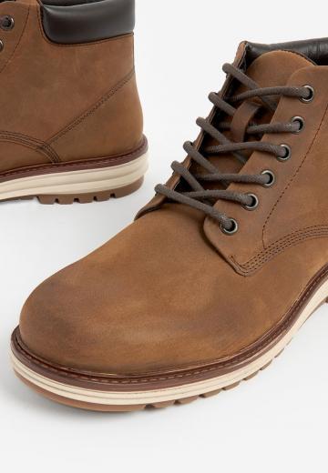 Ботинки на шнуровке