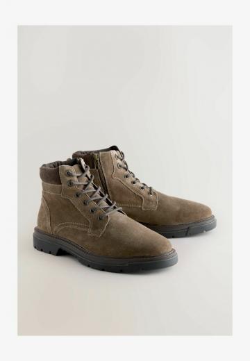 Ботинки на шнуровке