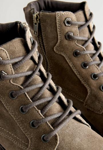 Ботинки на шнуровке