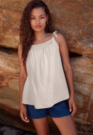 Топ на бретельках