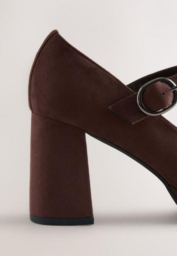 Туфли с высоким носом
