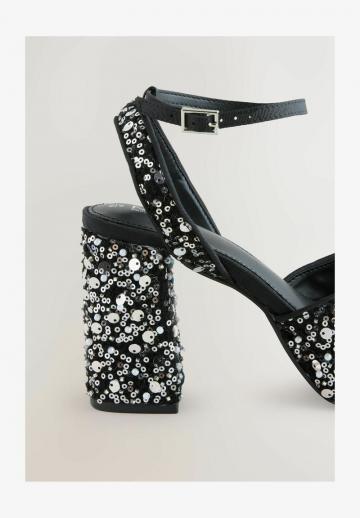 Босоножки на платформе