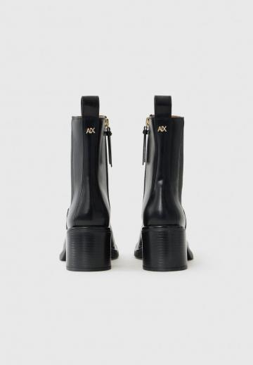 Сапожки на танкетке