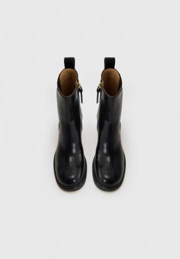 Сапожки на танкетке