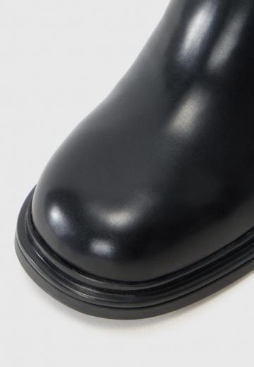 Сапожки на танкетке