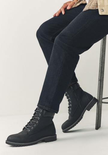 Ботинки на шнуровке