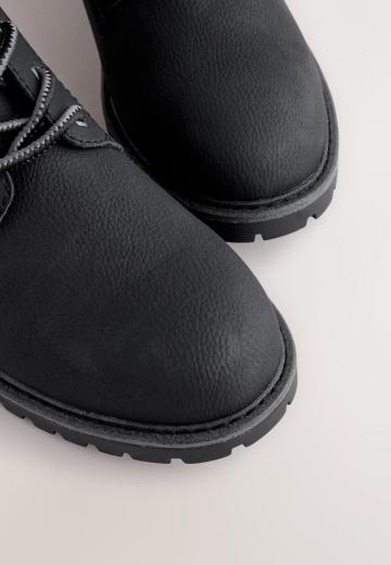 Ботинки на шнуровке