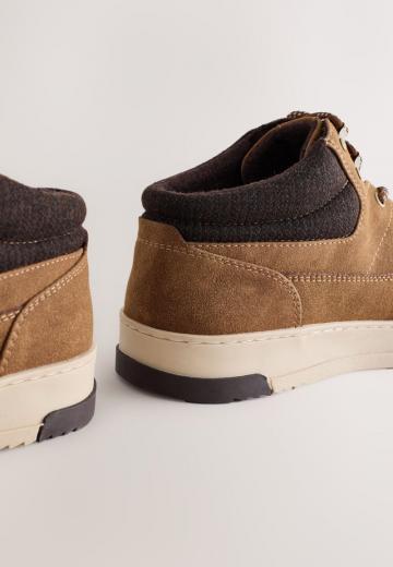 Ботинки на шнуровке