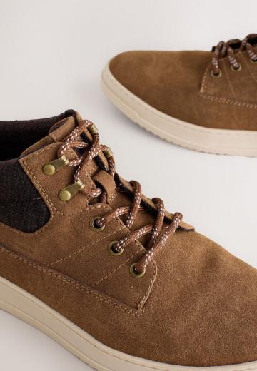 Ботинки на шнуровке