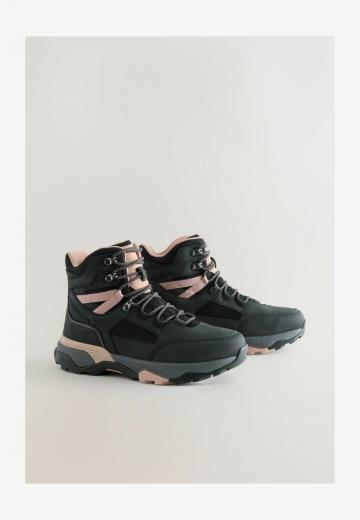 Ботинки на шнуровке