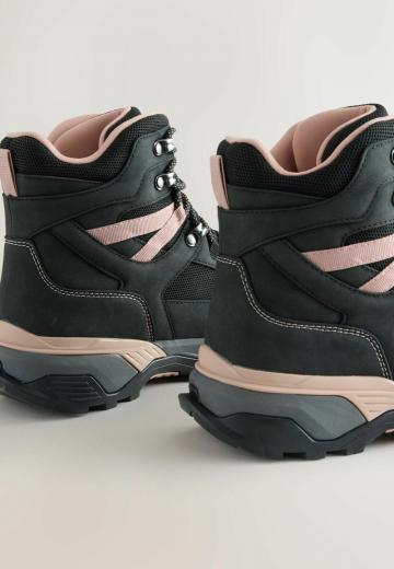 Ботинки на шнуровке