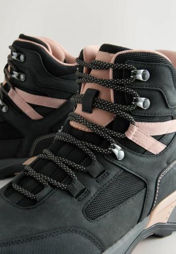 Ботинки на шнуровке