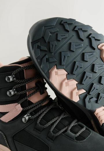 Ботинки на шнуровке