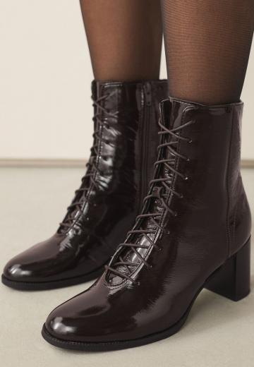 Ботинки на шнуровке