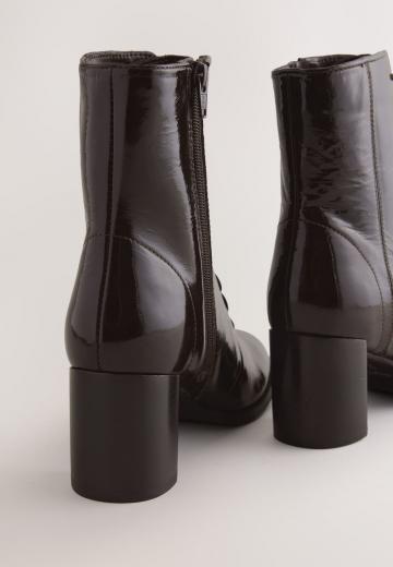 Ботинки на шнуровке