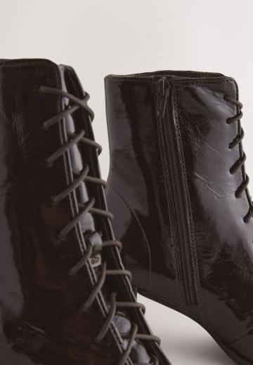 Ботинки на шнуровке