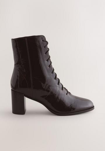 Ботинки на шнуровке