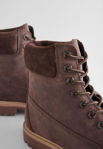 Ботинки на шнуровке