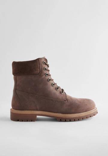 Ботинки на шнуровке