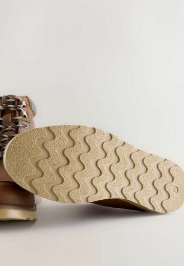 Ботинки на шнуровке