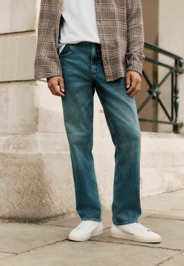 Прямые джинсы