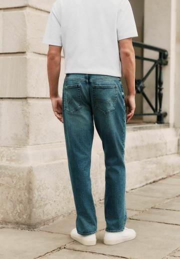 Прямые джинсы