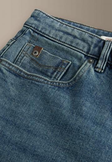 Прямые джинсы