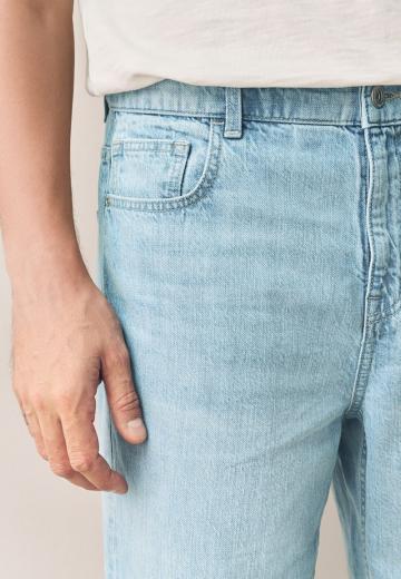 Прямые джинсы