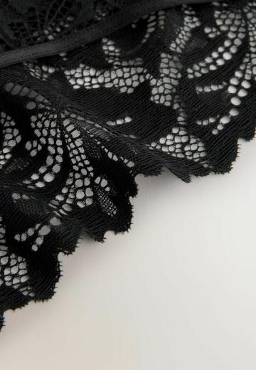 Трусы на бедрах