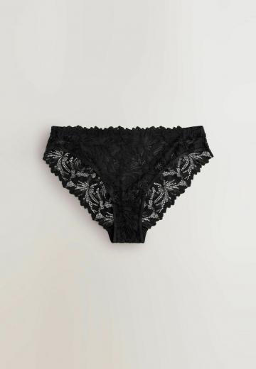 Трусы на бедрах