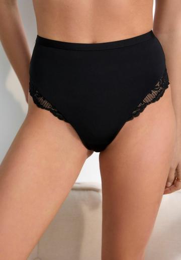 Трусы на бедрах