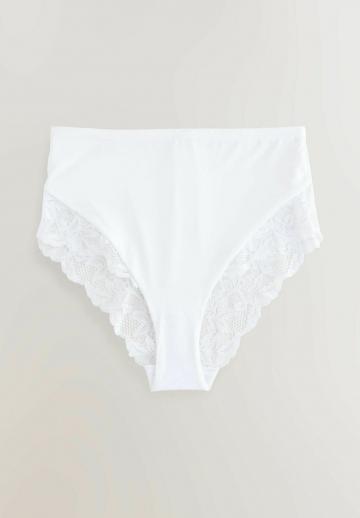 Трусы на бедрах