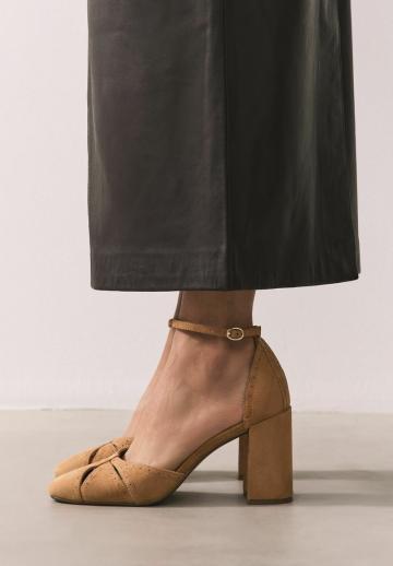 Туфли с ремешком