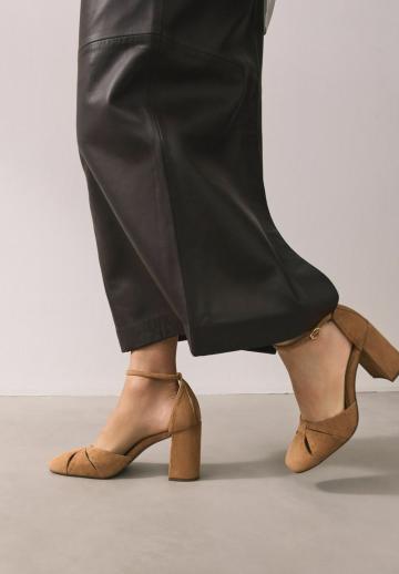 Туфли с ремешком