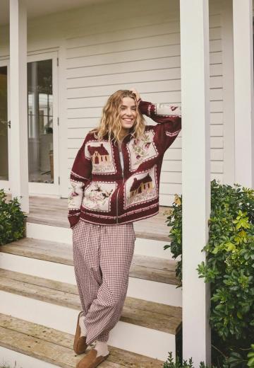 Жаккардовая вязаная кофта