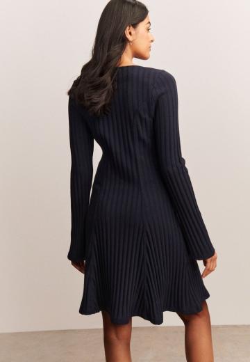 Вязаное платье