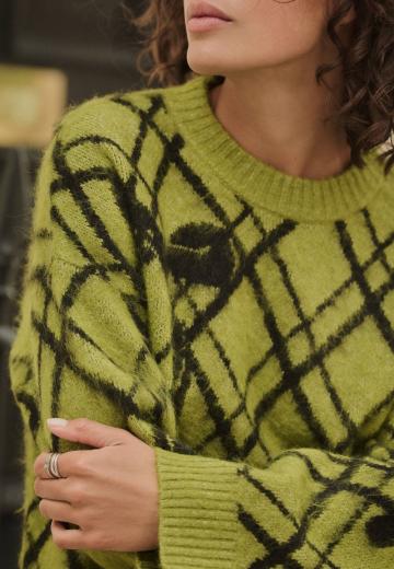 Пуловер в полоску